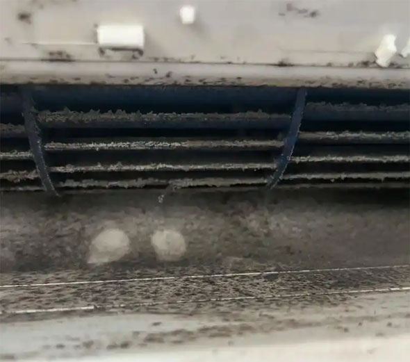 城中空调吹的风有股烧焦味是怎么回事